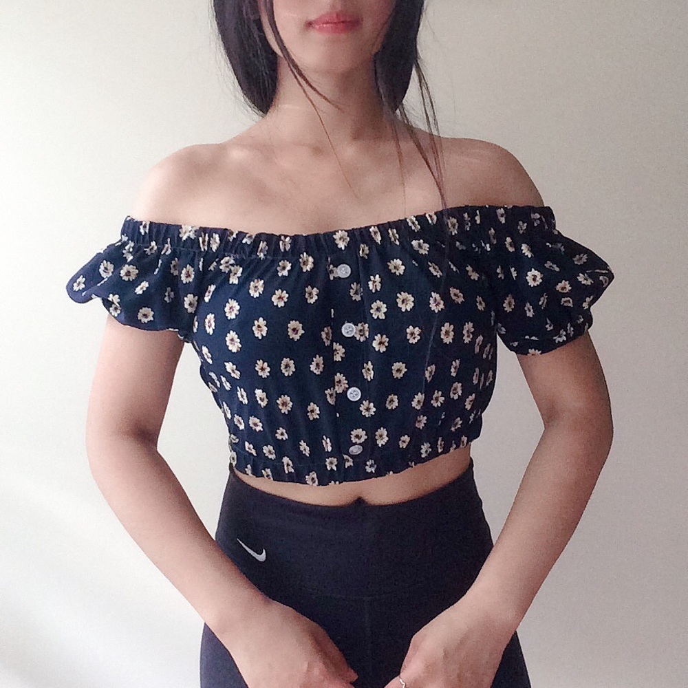 ❤️ Urban Outfitters floral crop top